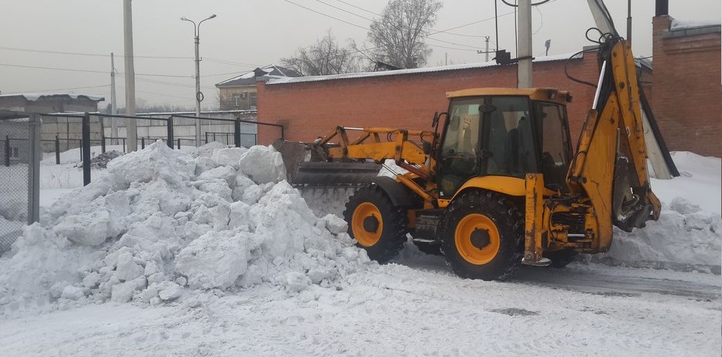 Экскаватор погрузчик для уборки снега и погрузки в самосвалы для вывоза в Первомайске